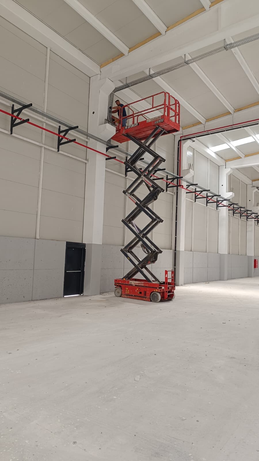 Bandırma fabrika bakım duruşunda yükseltici platformla tesisat işi
